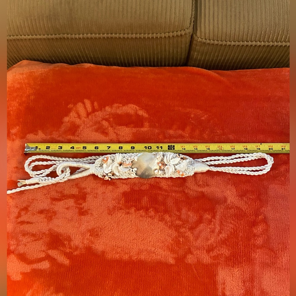 Vintage shell belt in an off white color. - Picture 3 of 4